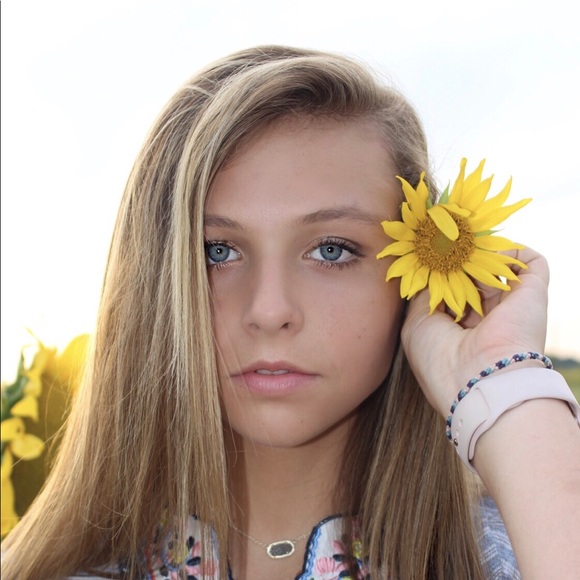 Meet your Posher, Olivia - Picture 1 of 1